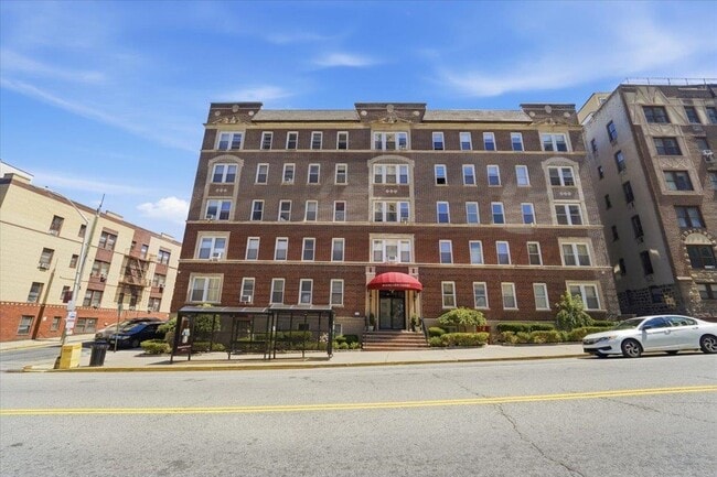 Foto del edificio - 6045 JFK Blvd E