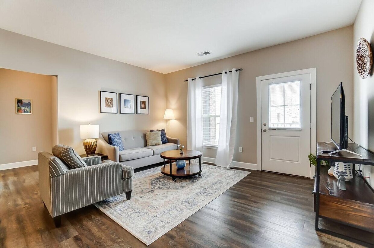 Foto principal - 851 Sherwood Ln