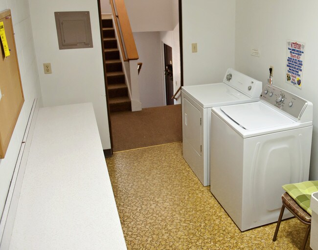 Foto del edificio - Prairie West Apartments