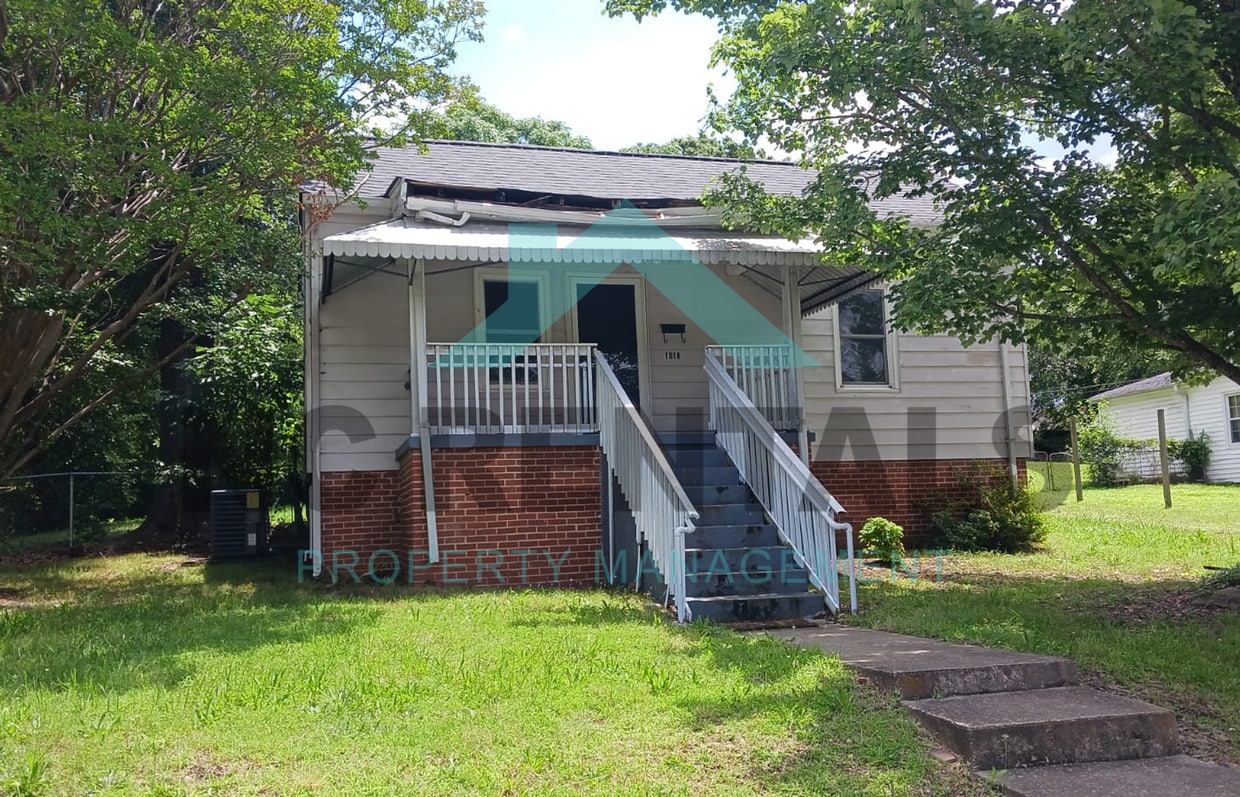 Primary Photo - 1410 Maple St
