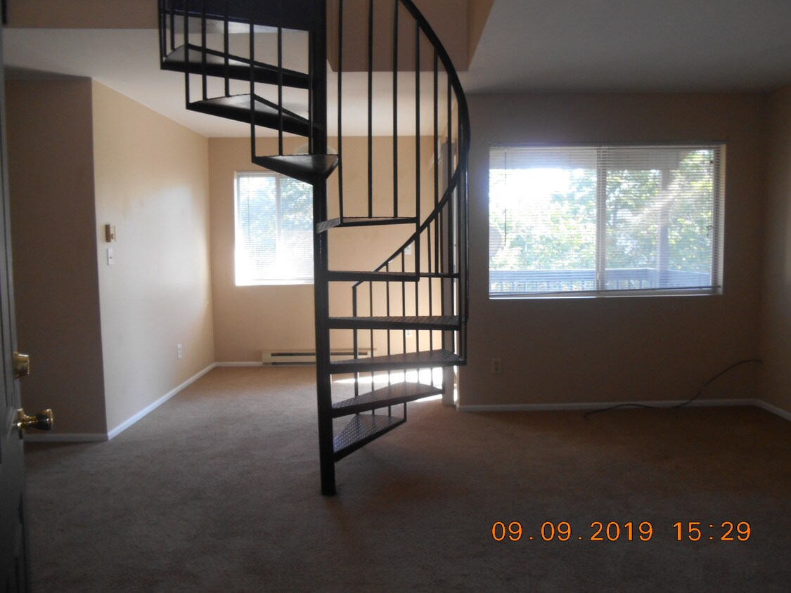 Primary Photo - 4531 Boardwalk Dr