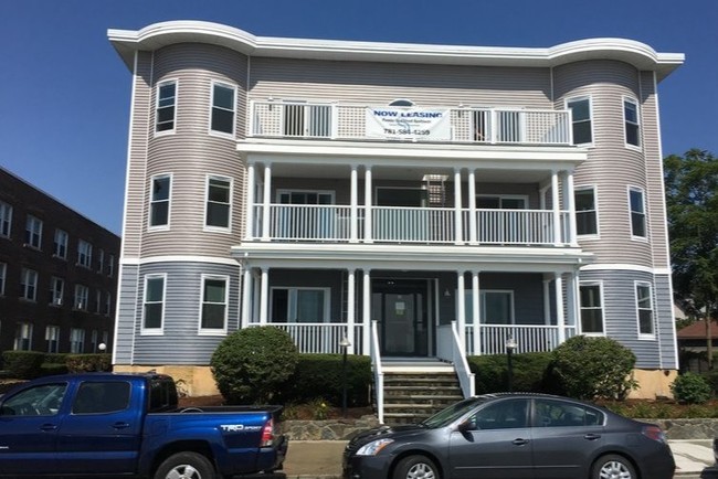 Building Photo - 11 & 17 Beach Road Apartments!!