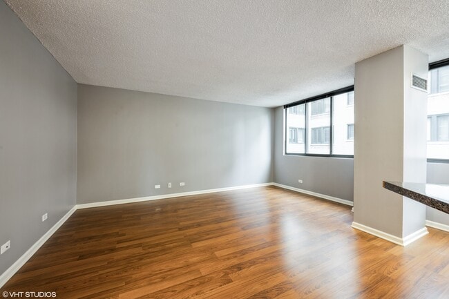 Building Photo - 2800 N Orchard St