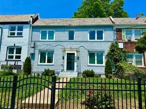Building Photo - 1332 Bryant St NE