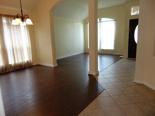 Foto del edificio - 5023 Parkcanyon Ln