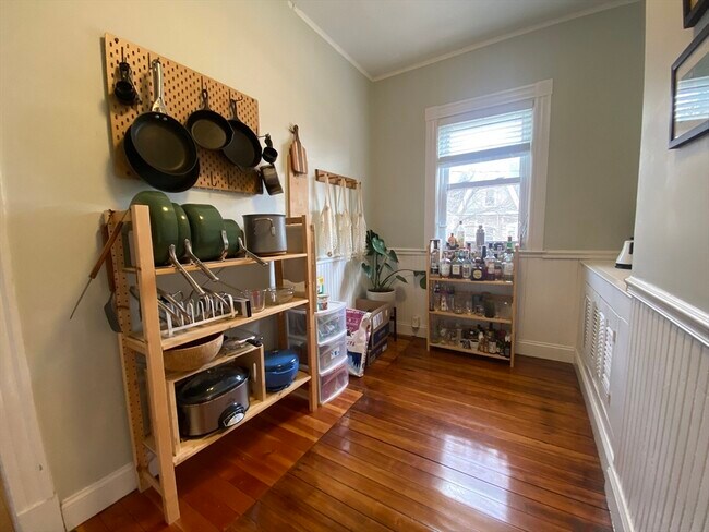 Building Photo - 410 Medford St