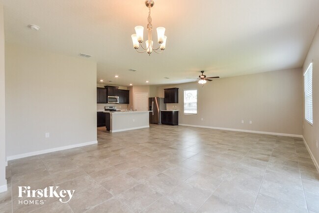Building Photo - 545 Sorrento Dr