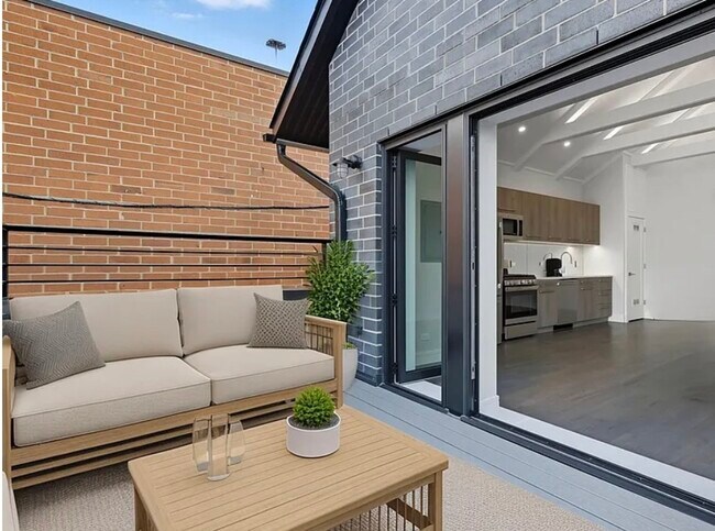 Foto del edificio - 1924 W Grand Ave