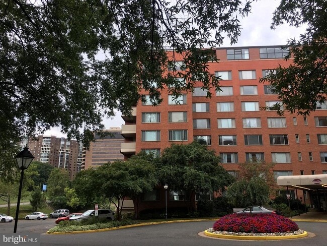 Foto del edificio - 1111 Arlington Blvd