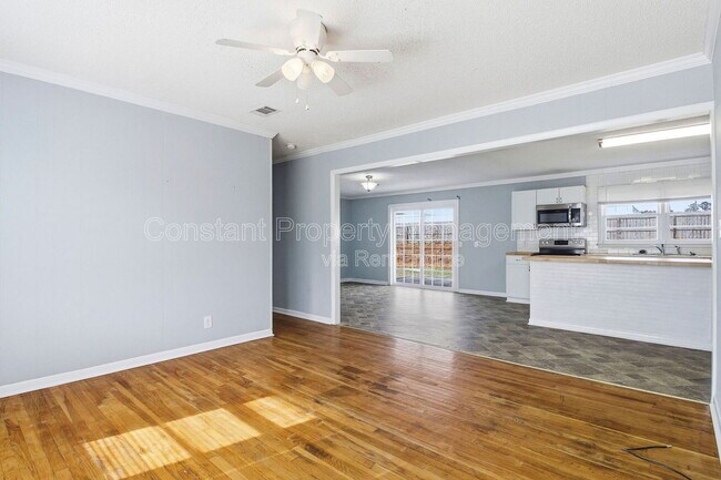 Foto del edificio - 105 Maxwell Dr