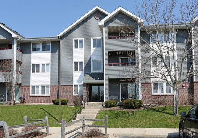 Exterior Facade - Brandywood Apartments