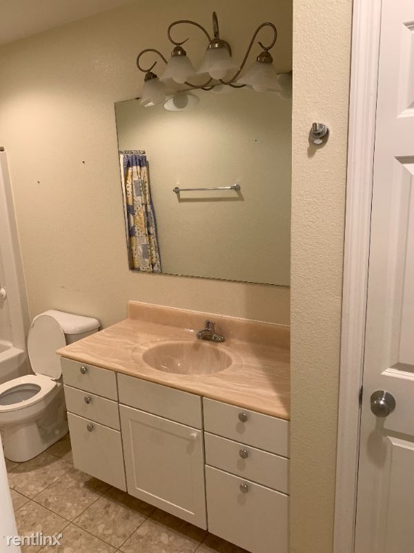 Building Photo - 2 br, 3 bath Townhome - 615 Monroe St