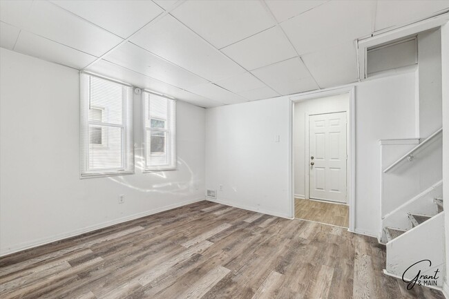 Building Photo - 2615 Emmons Ave
