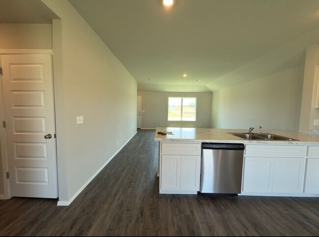 Building Photo - Newly Built 3 Bedroom House