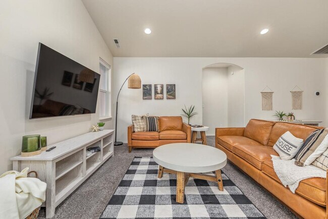 Foto del edificio - 2213 E Elm Grove Dr