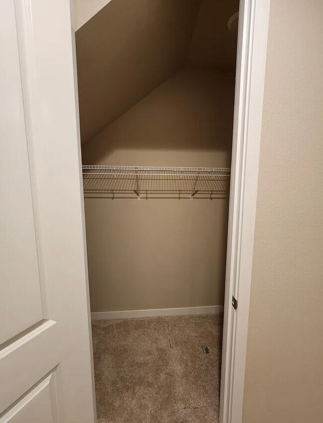 Building Photo - Must See Townhome Located in Ponderosa Ridge