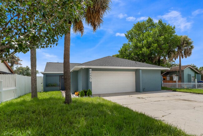 Building Photo - 2256 Greenview Cir