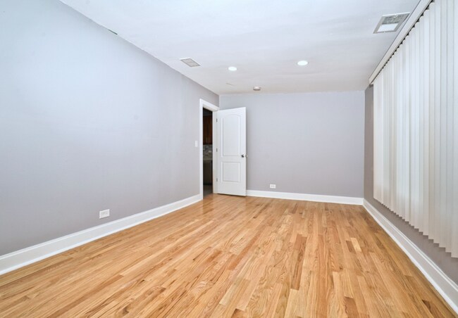 Dining room / Living room - 2021 Brown Ave
