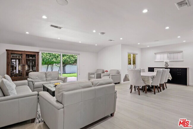 Foto del edificio - 12849 Tiara St