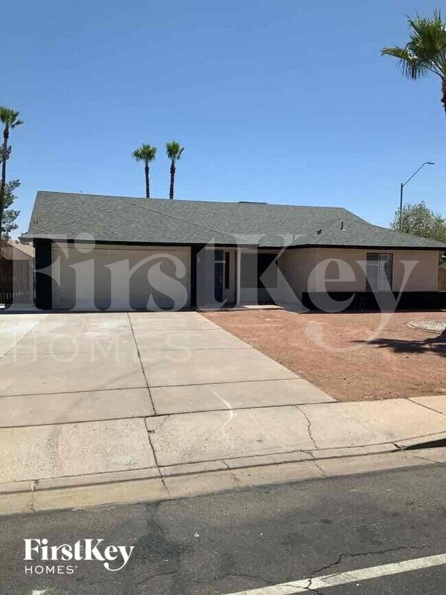 Foto del edificio - 4237 W Grovers Ave