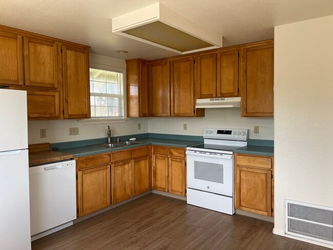 Building Photo - 4065fosd
