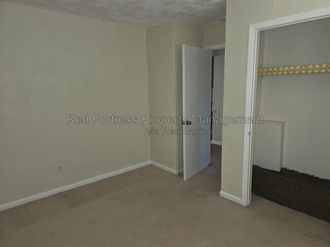 Building Photo - 718 Karlov St