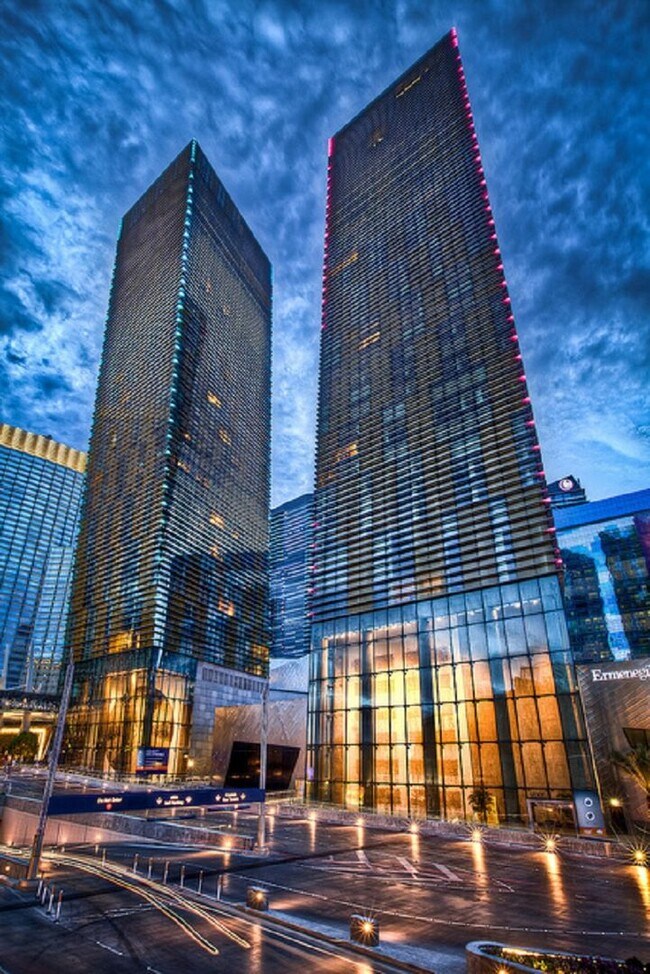 Foto del edificio - Wake Up to the Las Vegas Skyline – Premium 2-Bedroom Unit with Wall-to-Wall Windows
