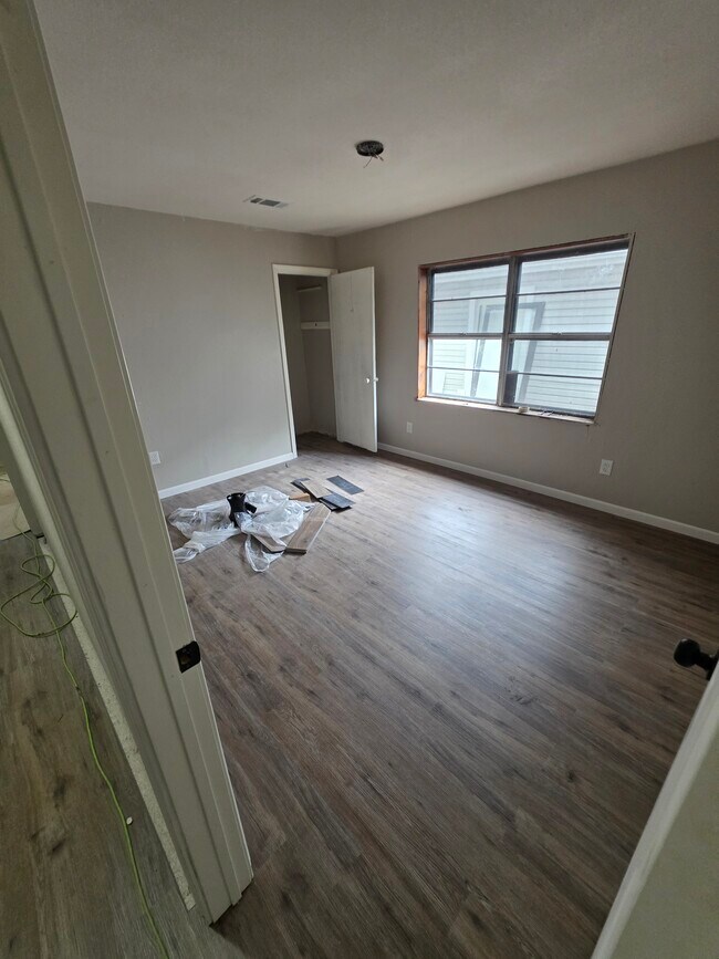 uno de los cuatro dormitorios - 4701 Cherry St