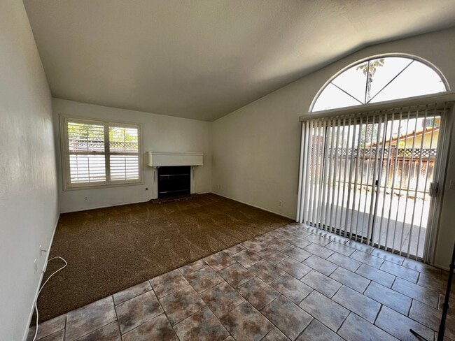 Building Photo - Great 3B/2BA House in Escondido w/ AC & At...