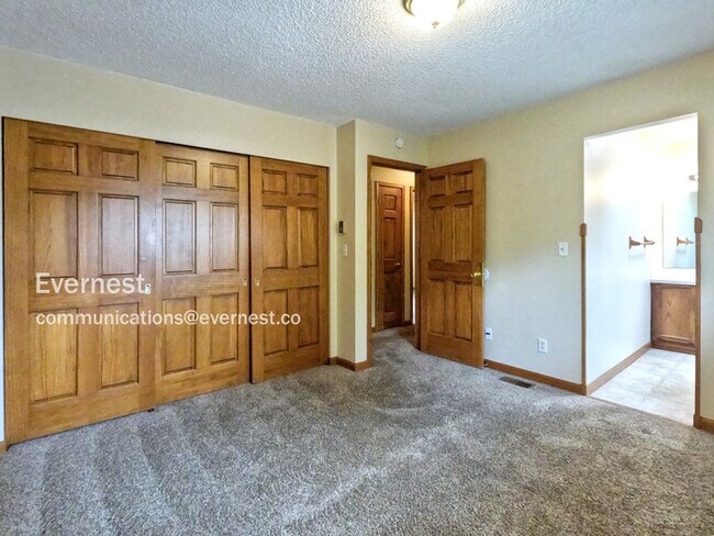 Foto del edificio - 712 Frontier Ct