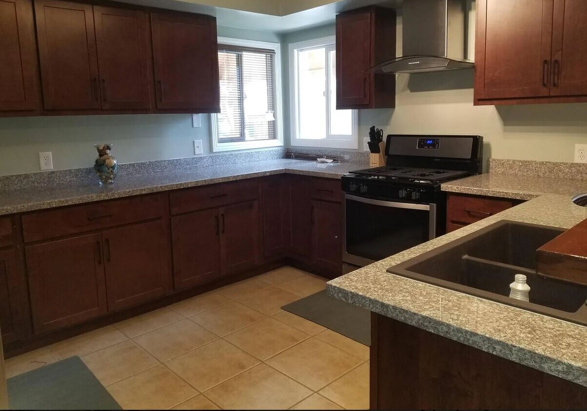 Primary Photo - 3133 W 108th St