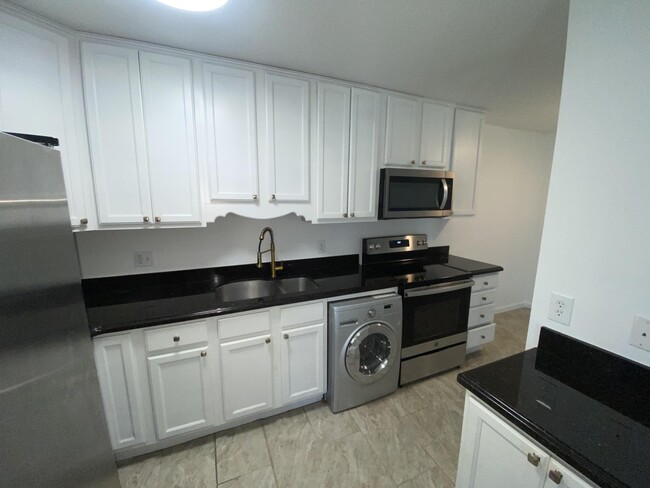 Foto del edificio - 110 N Lakeside Dr