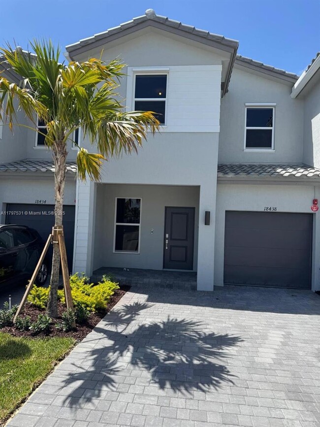 Foto del edificio - 18438 SW 2nd St