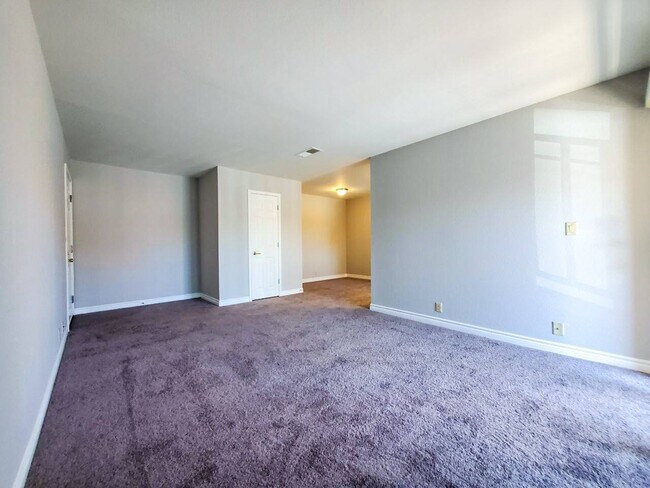 Large Open Living Room - 5061 River Glen Dr