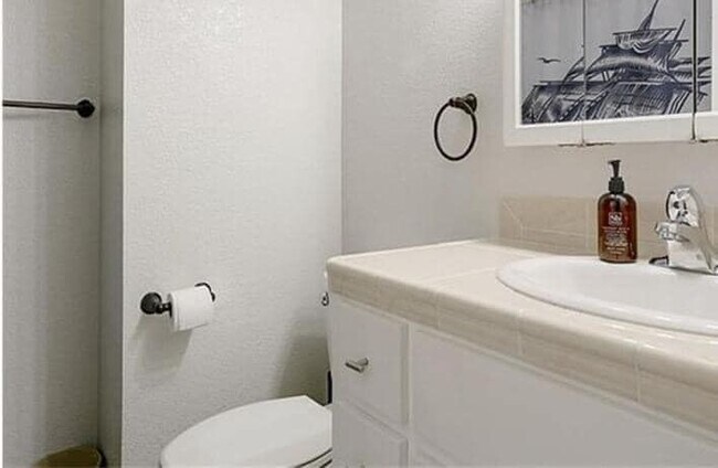 Foto del edificio - 8860 La Riviera Drive-Unit C