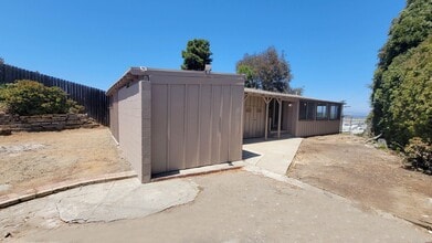 Building Photo - 2402 Amick St
