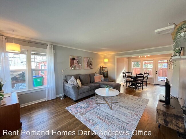 Building Photo - 3 br, 1 bath House - 10810 NE Hancock St