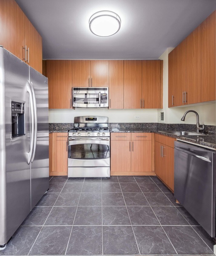 Primary Photo - 100 W 26th St