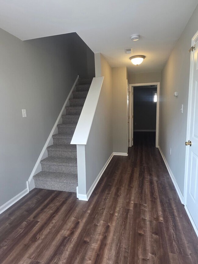 Foto del edificio - End Unit Townhouse in Brennan Estates- 2 B...