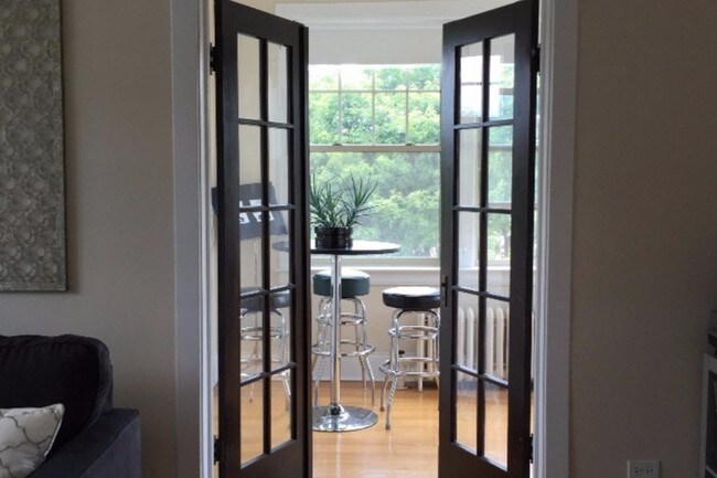 Sunroom with Windows on 3 sides - 427 N Lombard Ave
