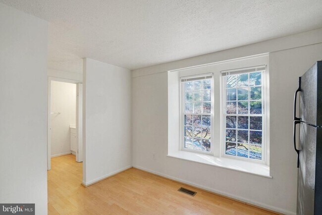 Foto del edificio - 6515 Field Master Dr