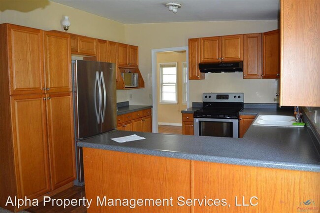 Building Photo - 3 br, 1 bath House - 402 Sunset