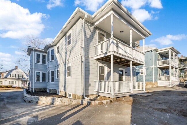 Front and back porches - 31 Suffolk Ave
