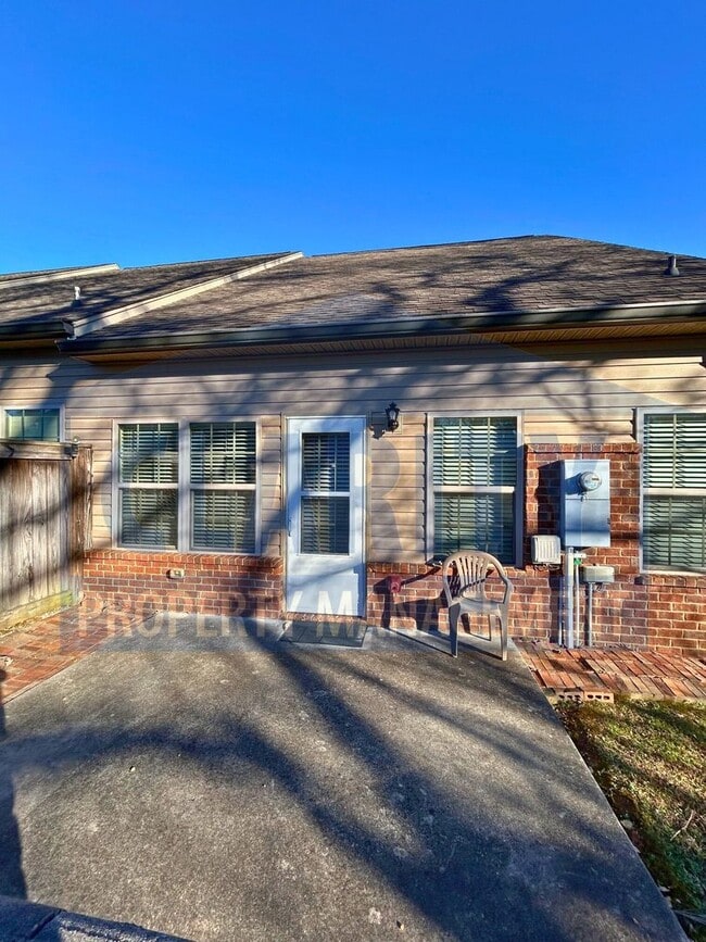 Foto del edificio - Beautiful two bedroom townhome!