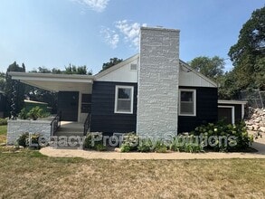 Building Photo - 720 N Bell St