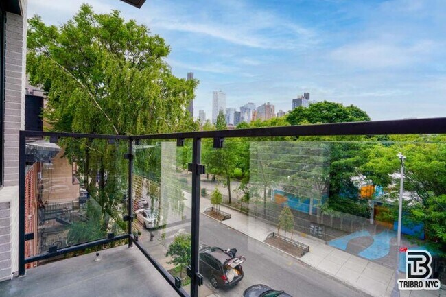 Foto del edificio - 2 bedroom in BROOKLYN NY 11205