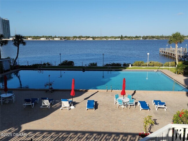 Building Photo - 935 N Halifax Ave