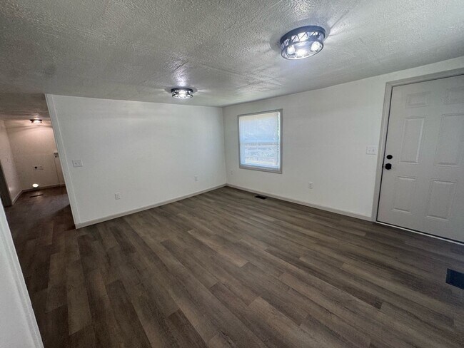Foto del edificio - Updated 3BR Home on Half Acre in Kingsport, TN