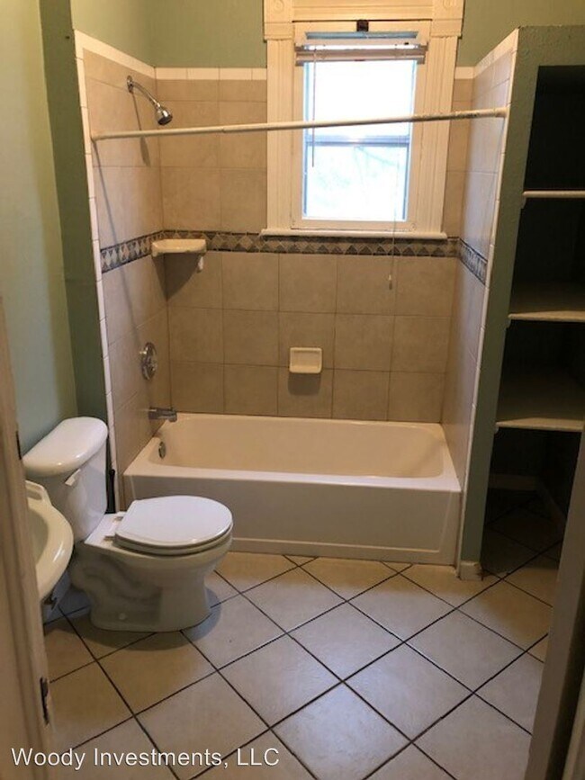 Building Photo - 4 br, 2 bath Room For Rent - 1229 12th Street
