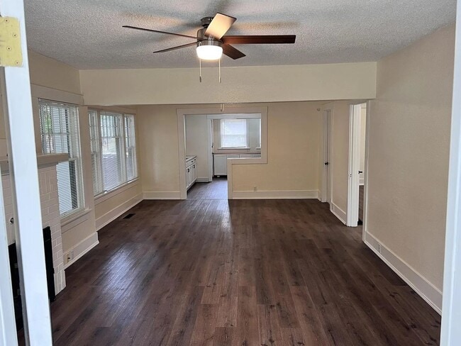 Foto del edificio - Beautifully Imperfect Character Craftsman Home! Eastside Olympia Home